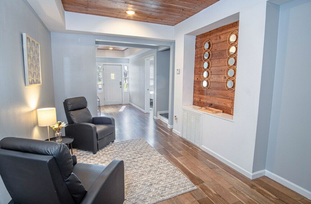 Фото Magnificent Large Home Near Downtown