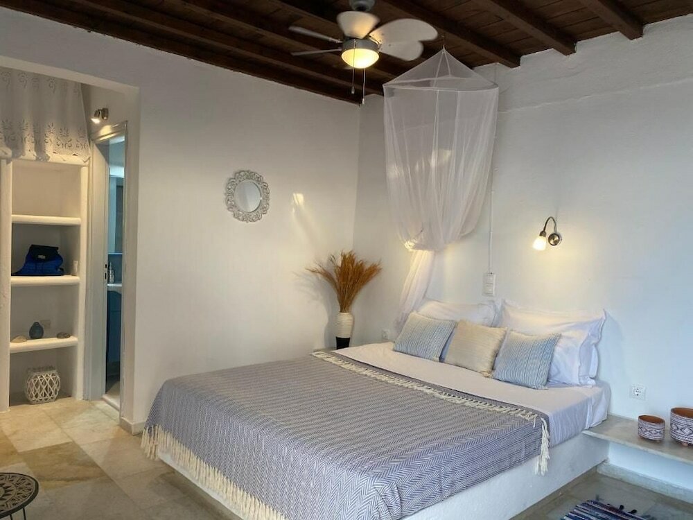 Фото Azure Blue Studios