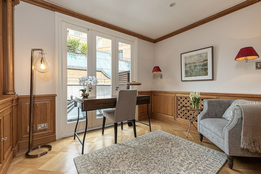 Фото Altido Stunning 6-bed house near Harrods in Knightsbridge