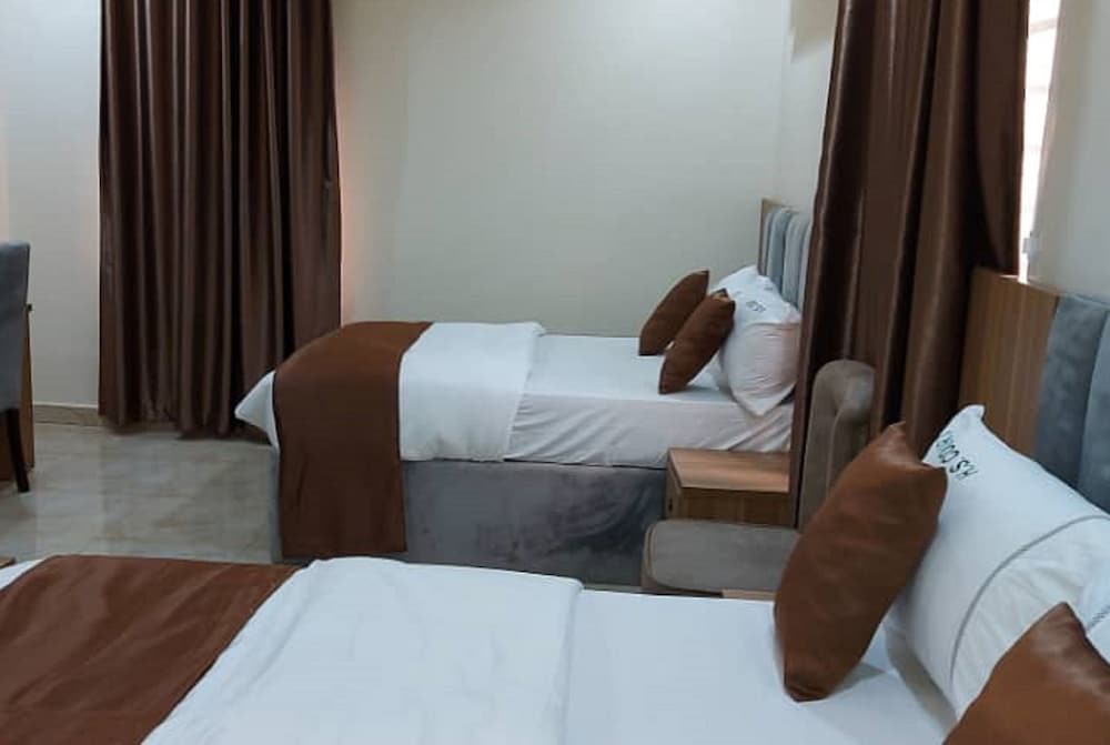 Фото Hassan Sunmonu Court