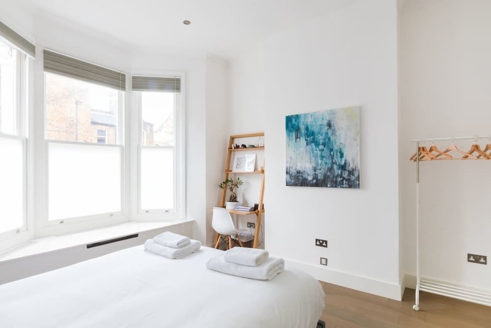 Фото Modern stylish and luxurious 1 bed flat