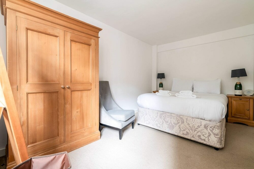 Фото Gorgeous Putney Flat