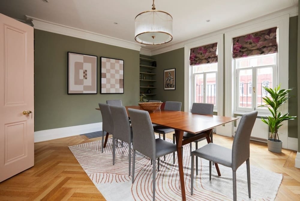 Фото The Hyde Park Mansion Place - Lovely 3bdr Flat