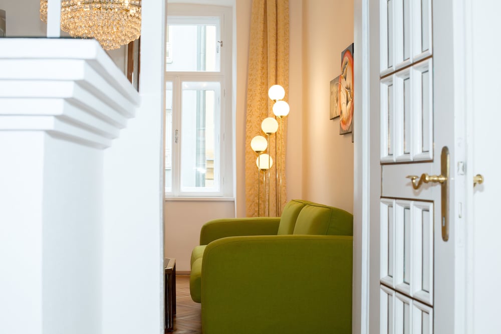 Фото Marthas Veranda Apartment