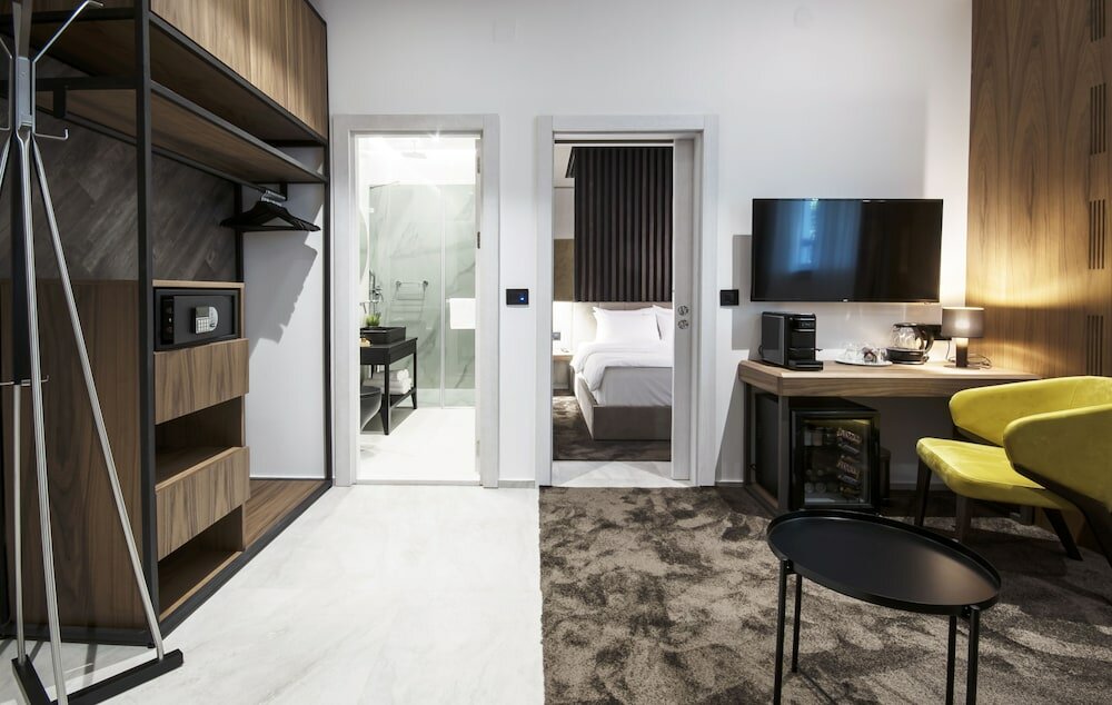 Фото The Location 