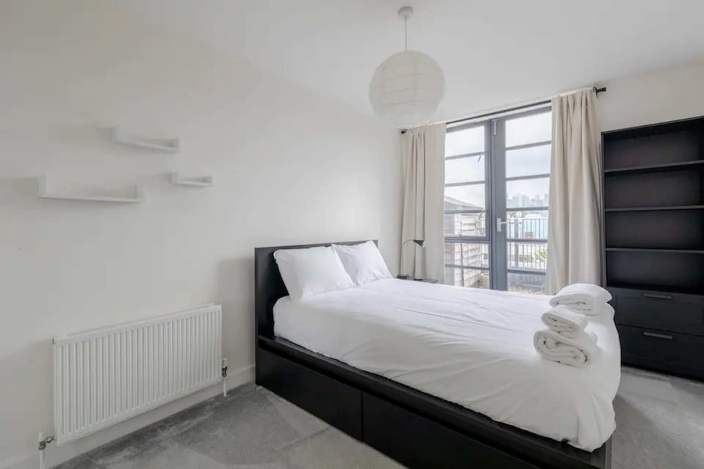Фото Serene 1bd Canal-side Flat w Terrace - Haggerston