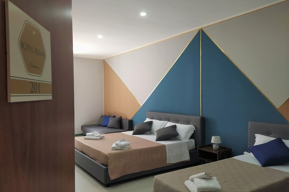 Фото Royal Rooms Station Napoli