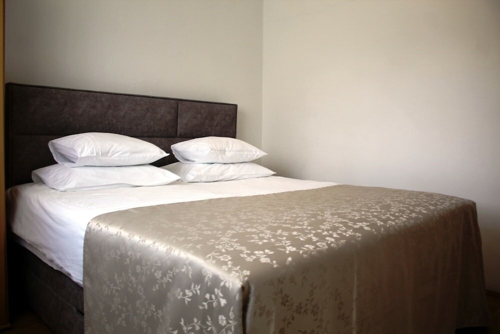 Фото Apartmani Dragović Brodarica