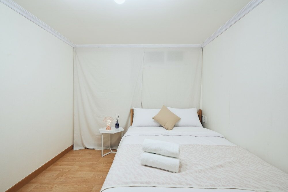 Фото Myeongdong Station 2Min House