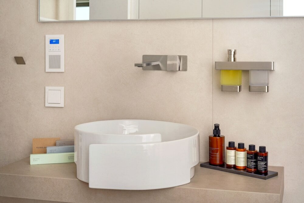 Фото Livinghome Suites