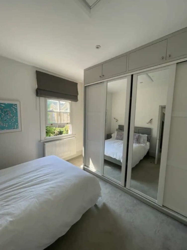 Фото Stylish & Bright 3bd Flat With Balcony - Fulham