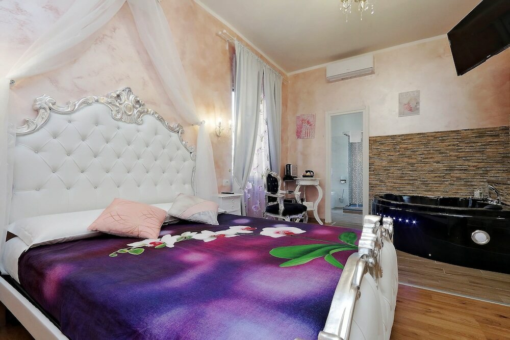 Фото Chilling Hot Tub Suite