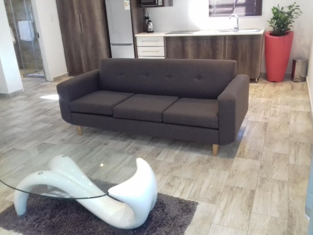 Фото Mayberrypark Guest Lodge