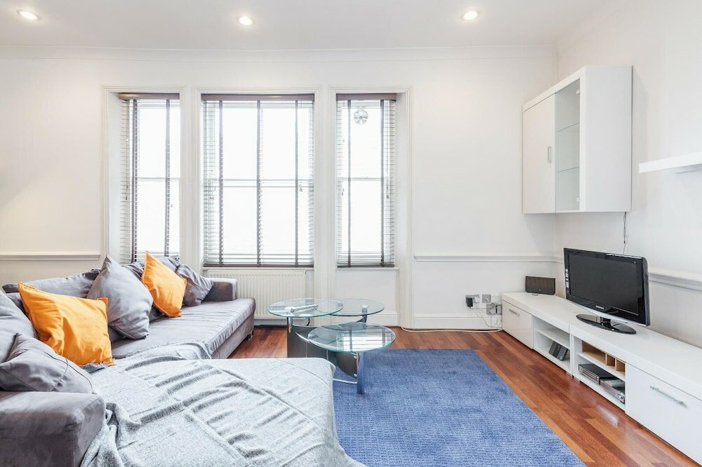Фото Bright stylish Nott Hill apart sleeps 6