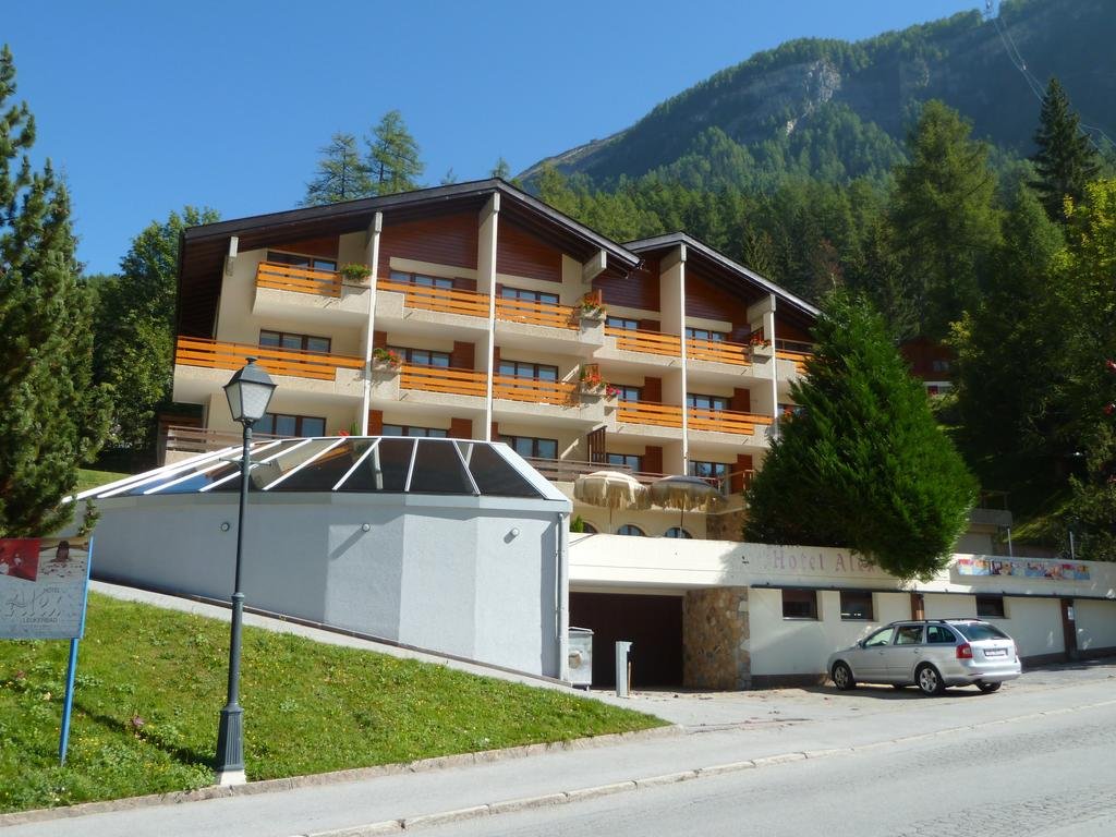 Фото отеля 2