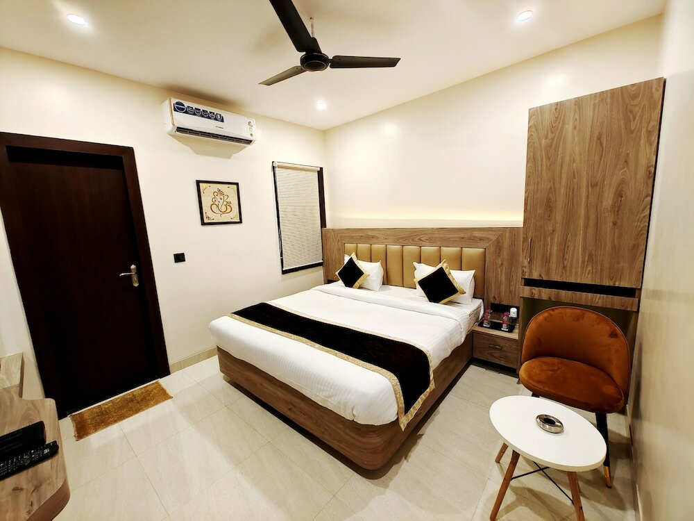 Фото Radha Residency by ShriGo Hotels
