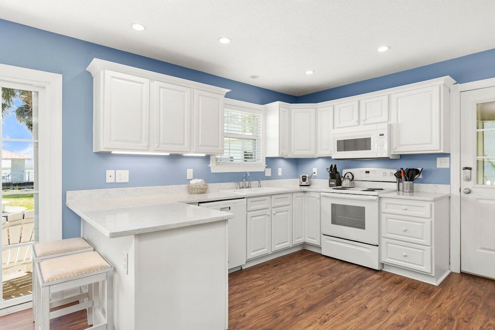 Фото 1401 Chatham Ave