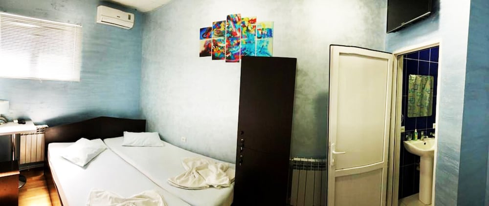 Фото Domino Yerevan Hostel and Tours