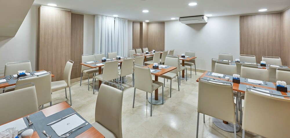 Фото Hotel NH Valencia Las Ciencias