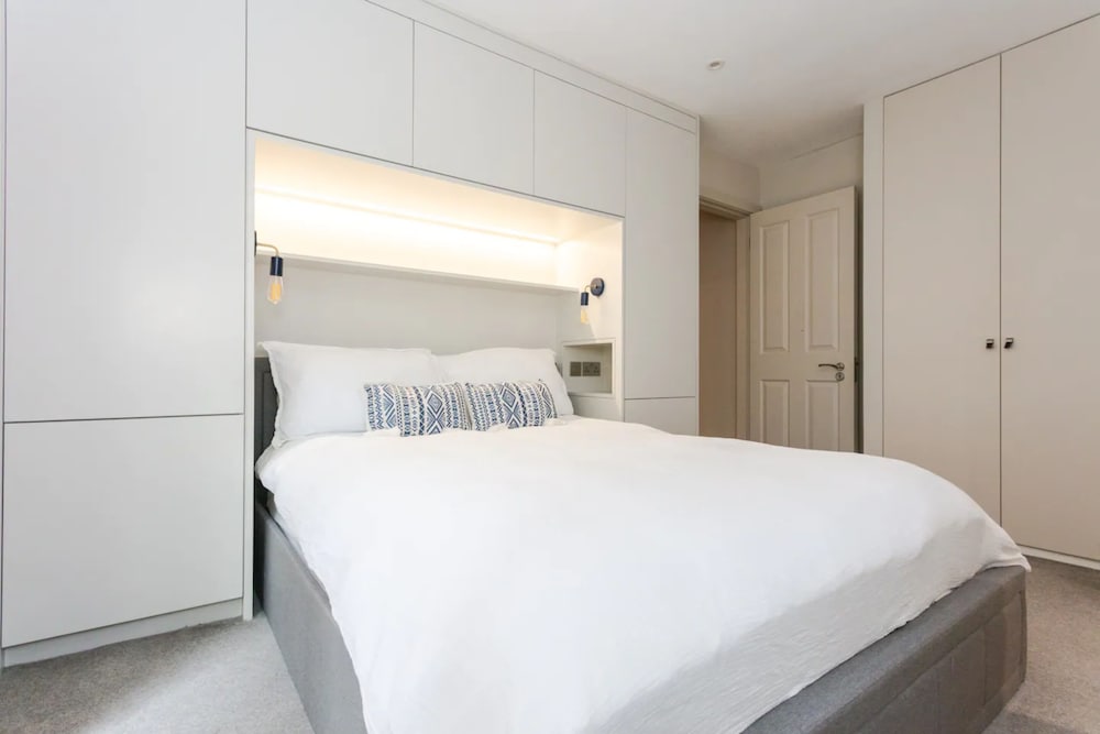 Фото Modern 2 Bedroom Apartment Near Gloucester Road