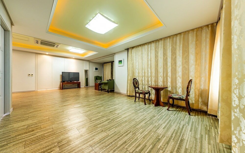 Фото Yeosu Hotel Provence