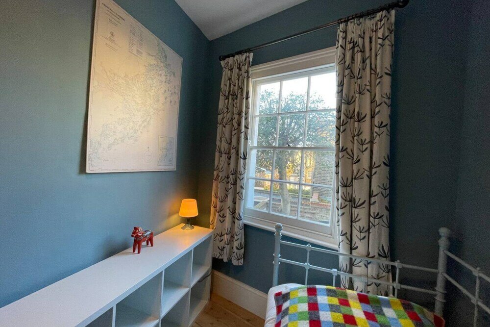 Фото Beautiful 4 Bedroom Family Home in Clerkenwell