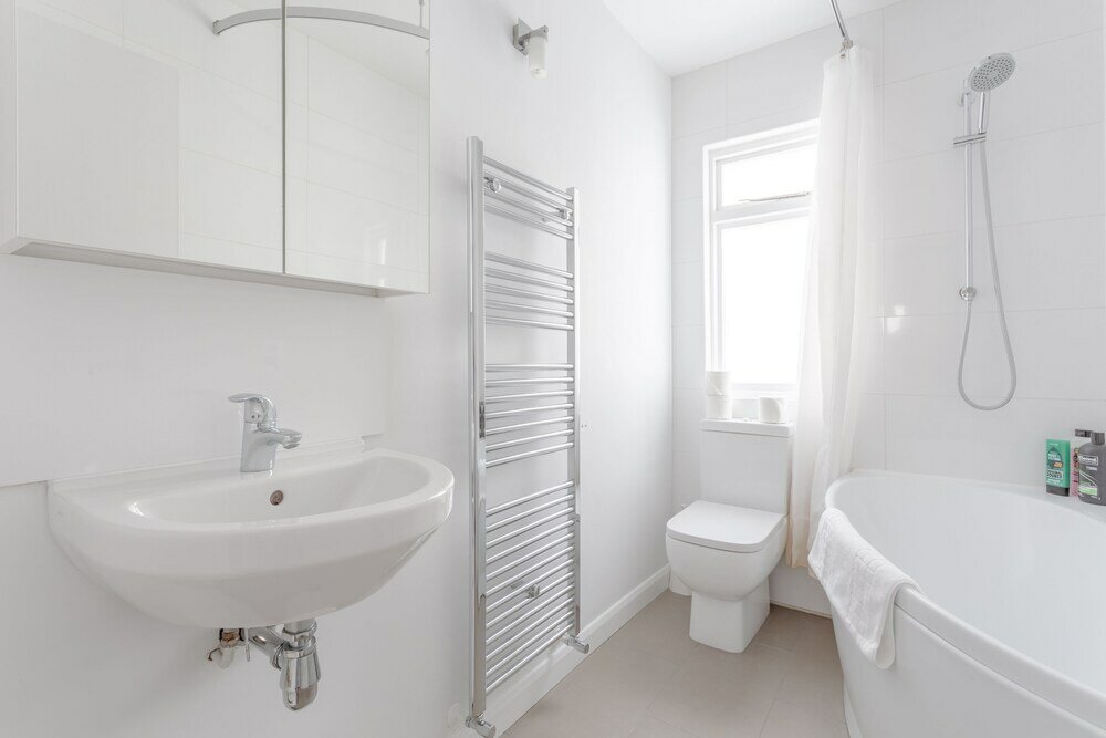 Фото Bright & Airy 1 Bedroom Apartment in Central London