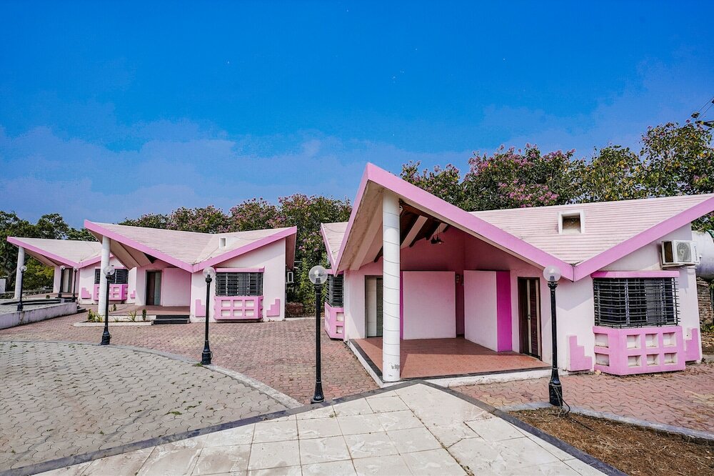 Фото Fabhotel Hi Way Resort