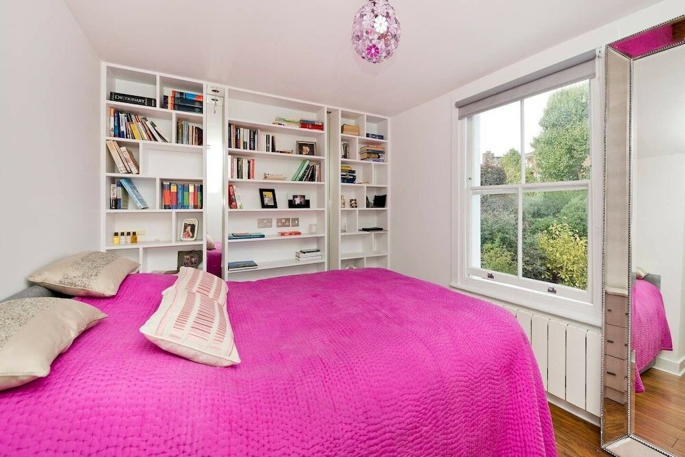 Фото Bright & Spacious 5 Bed House in Charming Putney