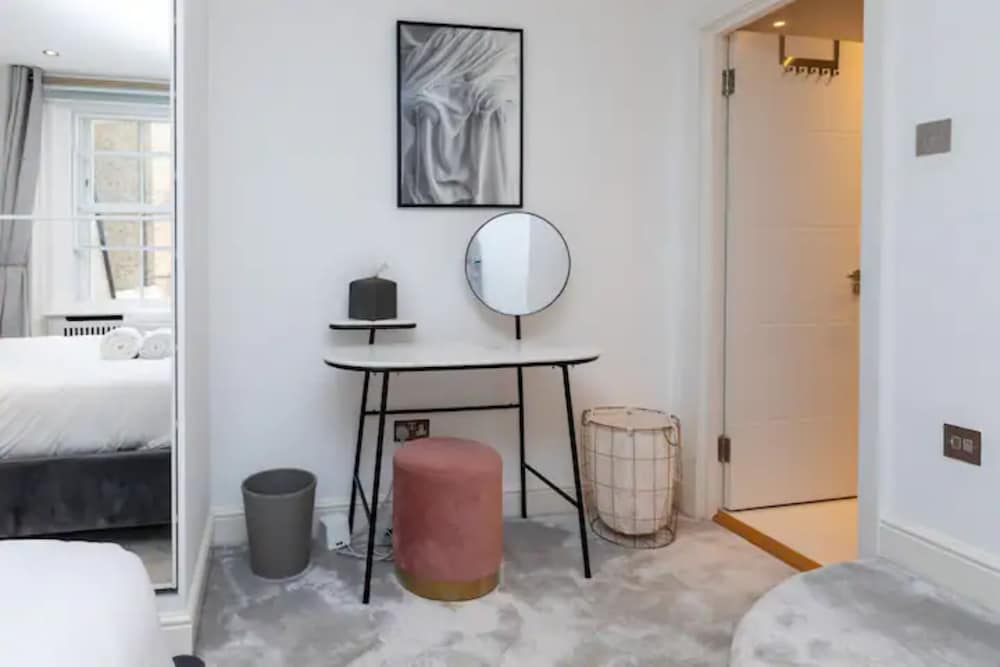 Фото Contemporary 2 Bedroom Flat W/balcony - Bayswater!