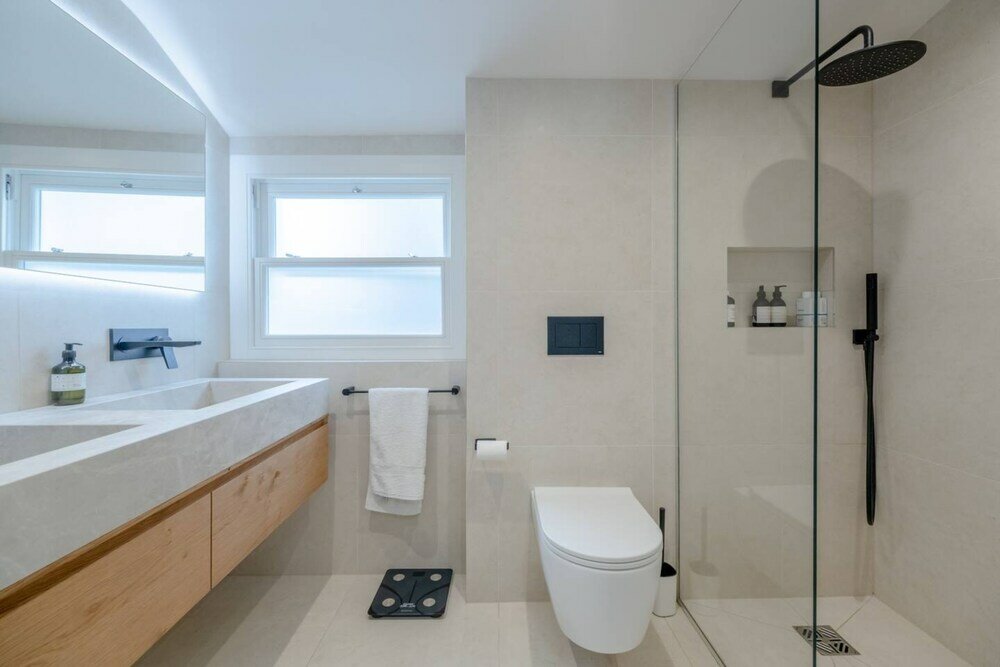 Фото Beautiful Minimalistic 2bd House - Victoria Park