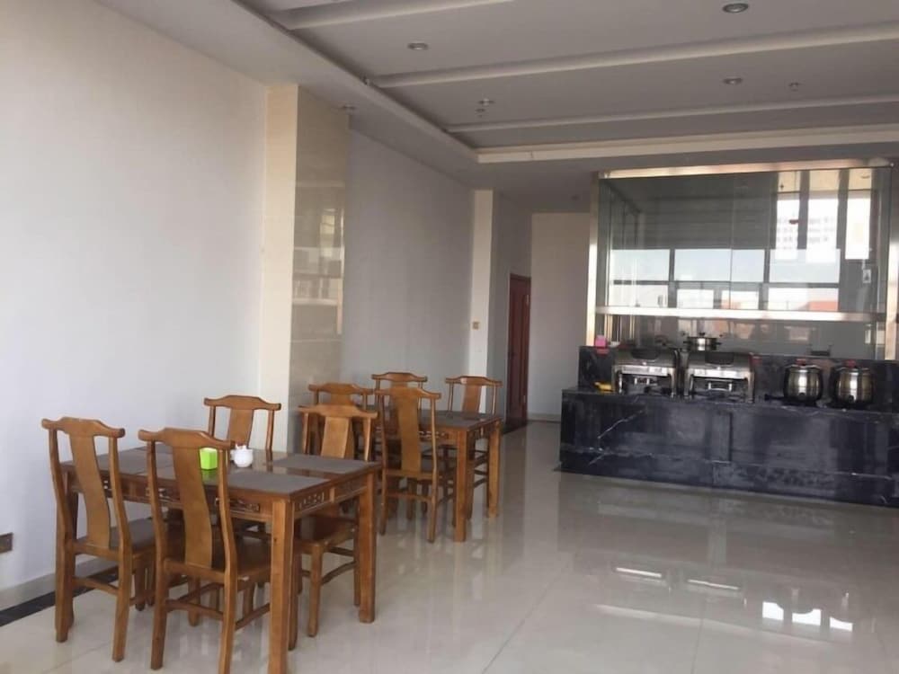 Фото GreenTree Inn Alashanmeng Zuoqi Xinsizhong Business Hotel