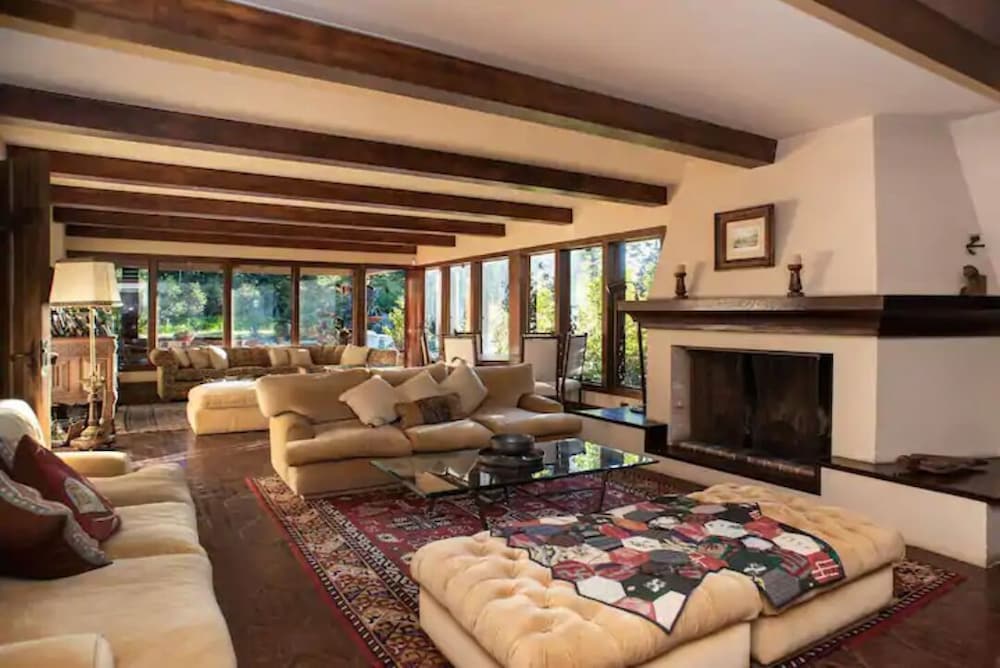 Фото Aconchegante Mansão em Campos do Jordão