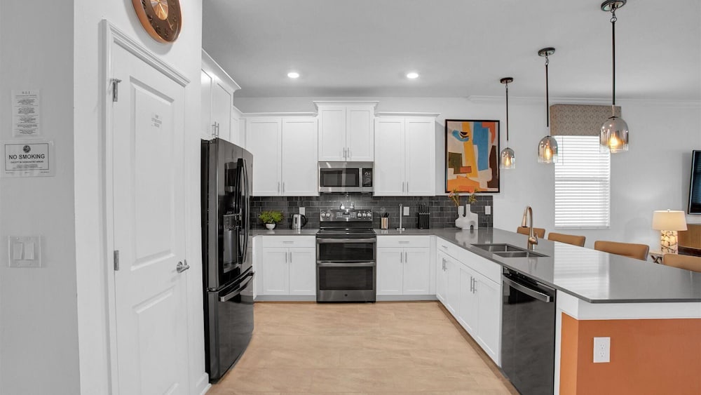 Фото 4169 Paragraph Drive