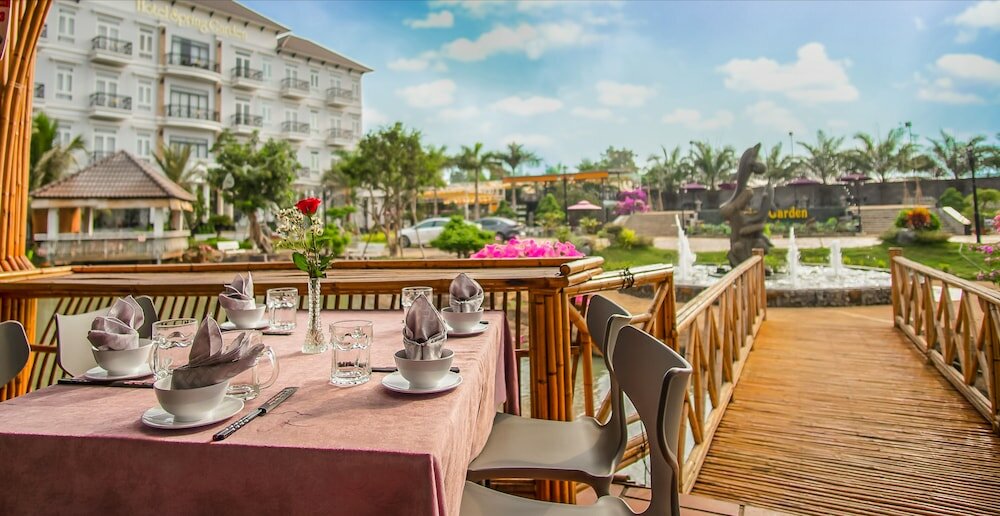 Фото Spring Garden Hotel