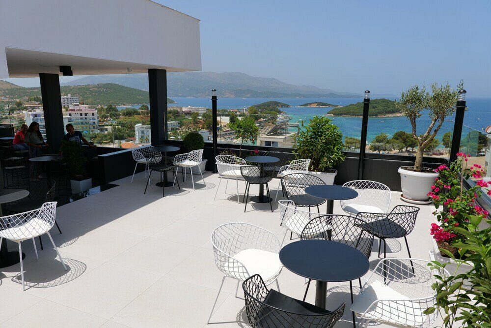 Фото 3 Island Hotel