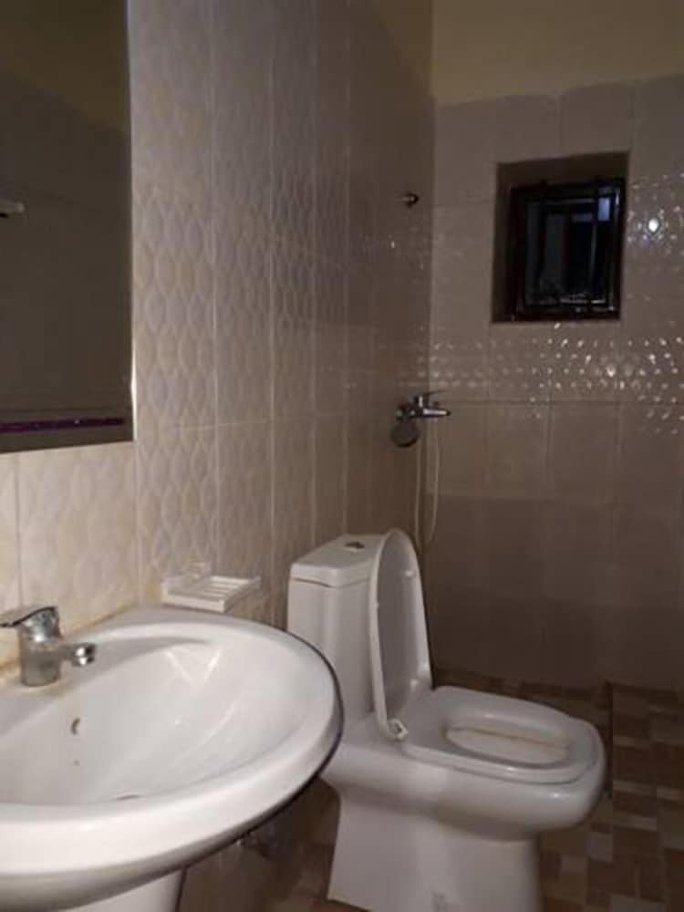 Фото Airport Hill Guest House