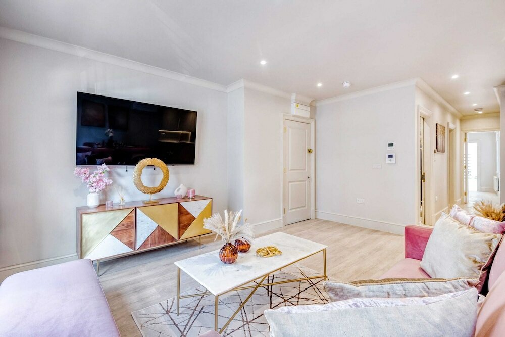 Фото Marble Arch Suite 3-hosted by Sweetstay