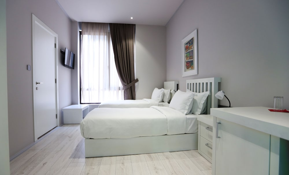 Фото Metro Hotel Tirana