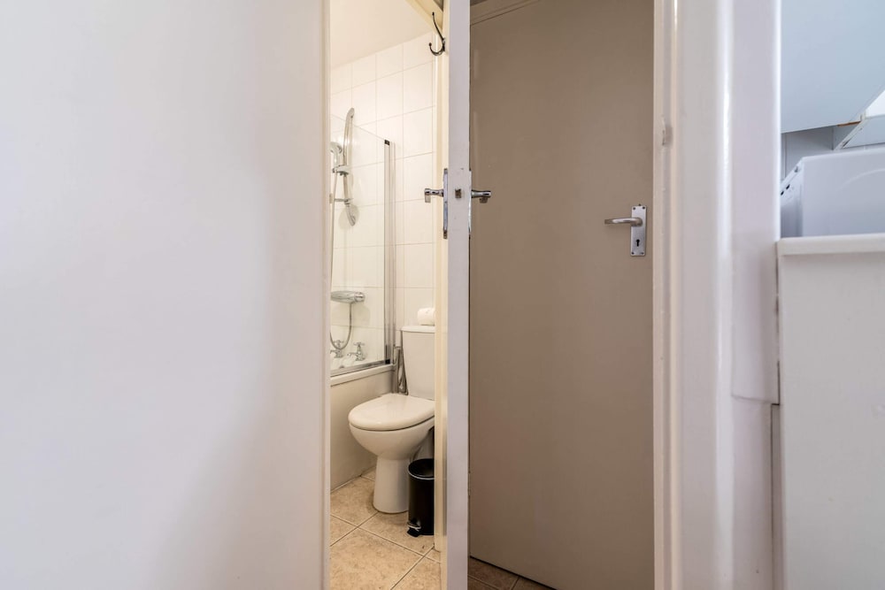 Фото Gorgeous Putney Flat