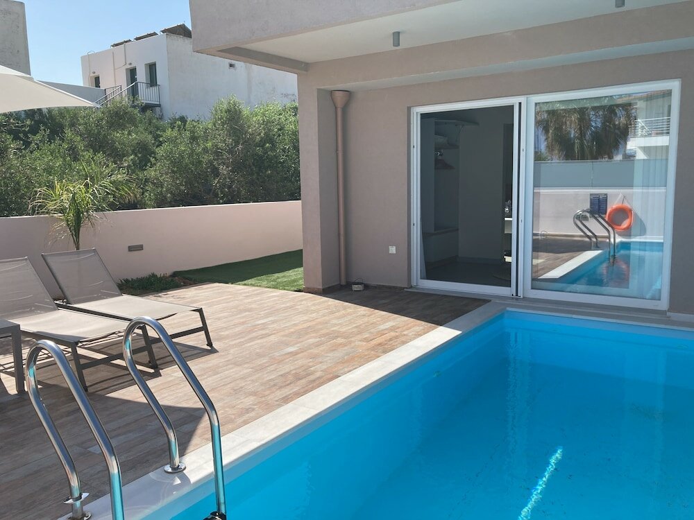 Фото Sarpidon Suites