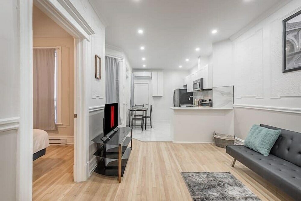 Фото Huge and Lovely 16br Apt