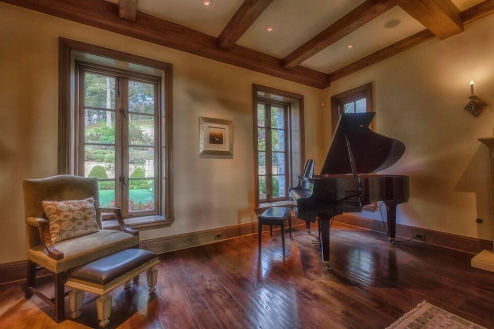 Фото Lx1: Chateau D' Renaitre - Carmel-by-the-sea Luxury Villa: