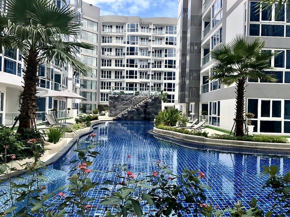 Фото Luxury Apartments in Grand Avenue