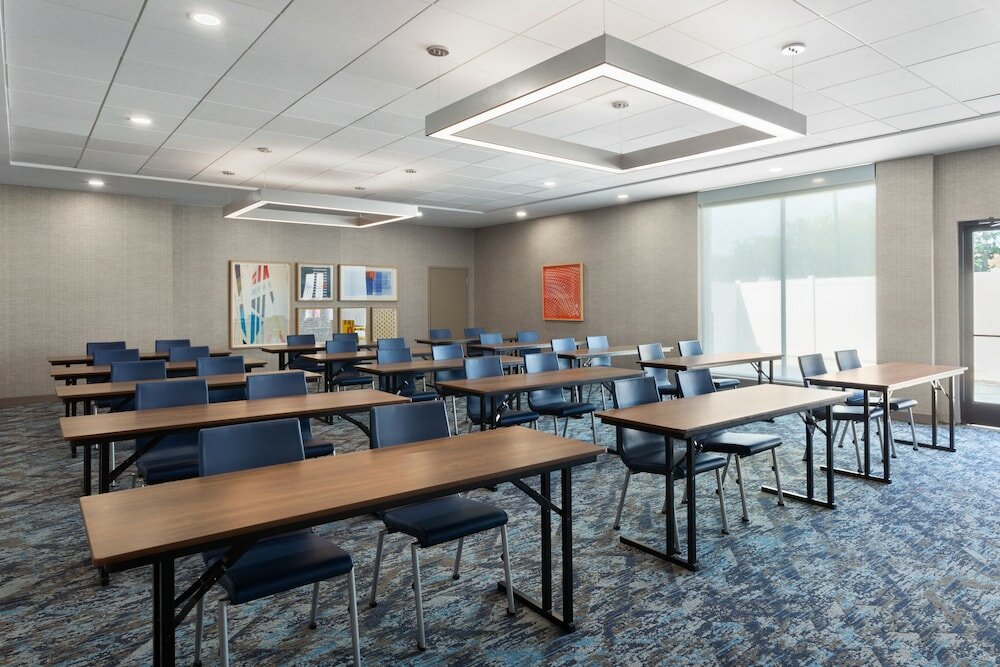 Фото Holiday Inn Express Atlanta Airport - North