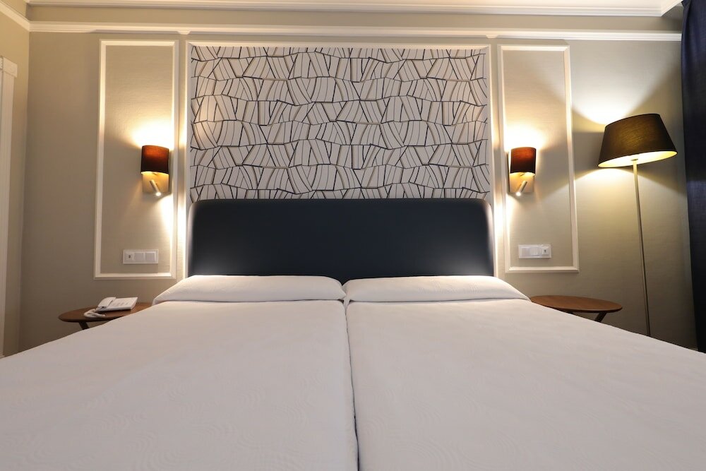 Фото Hotel Corona De Castilla Burgos