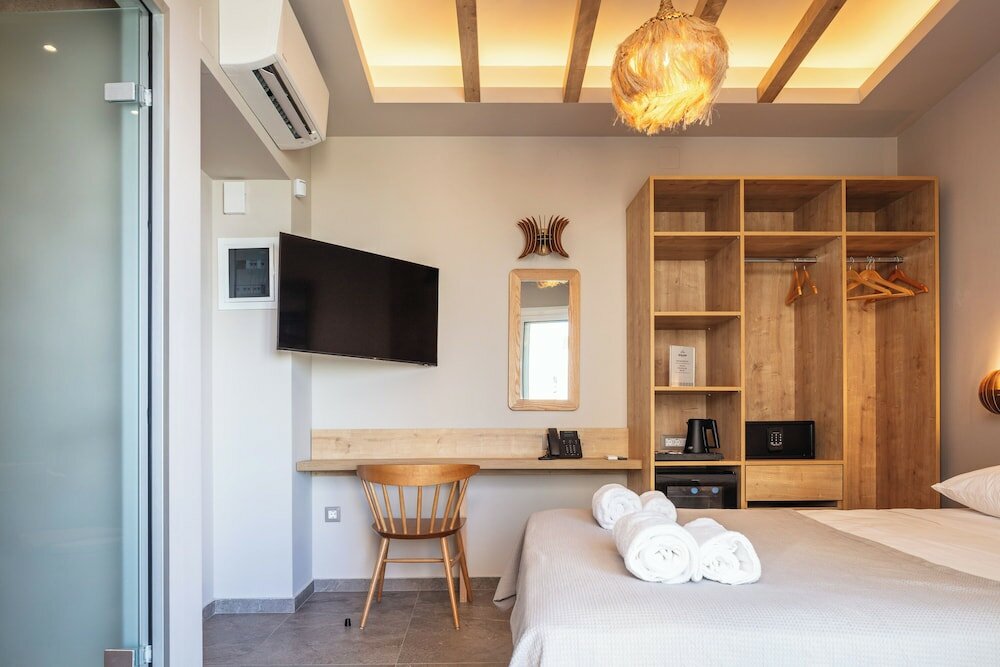 Фото Skipper Beachfront Suites