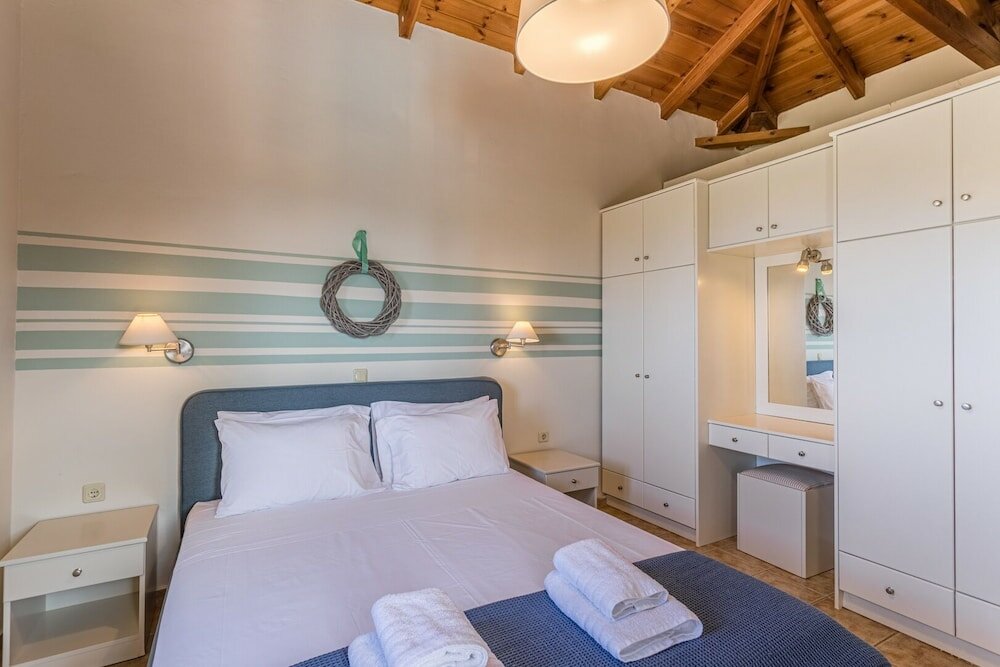 Фото Lithos Stoupa Villas