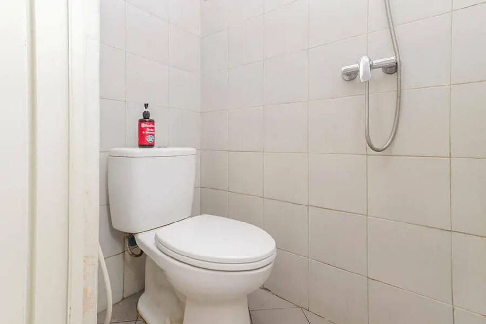 Фото RedDoorz near Kaza Mall Surabaya