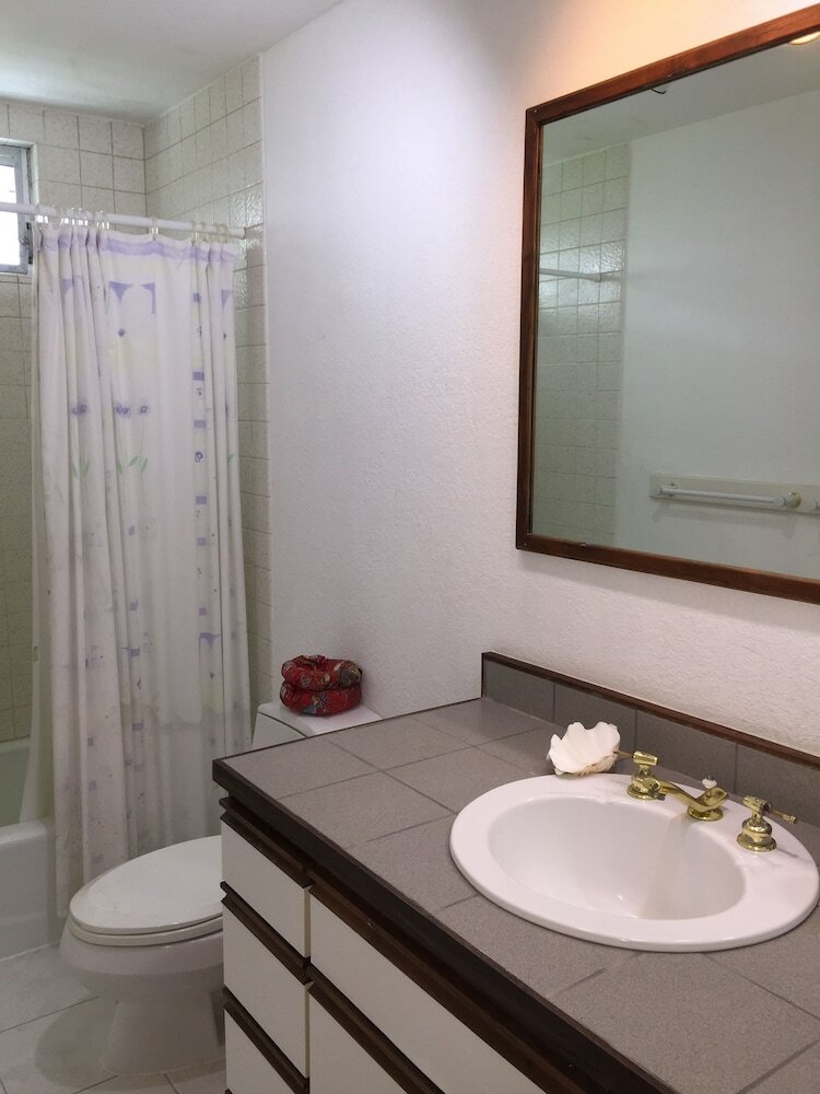 Фото Lava Tree Tropic Inn